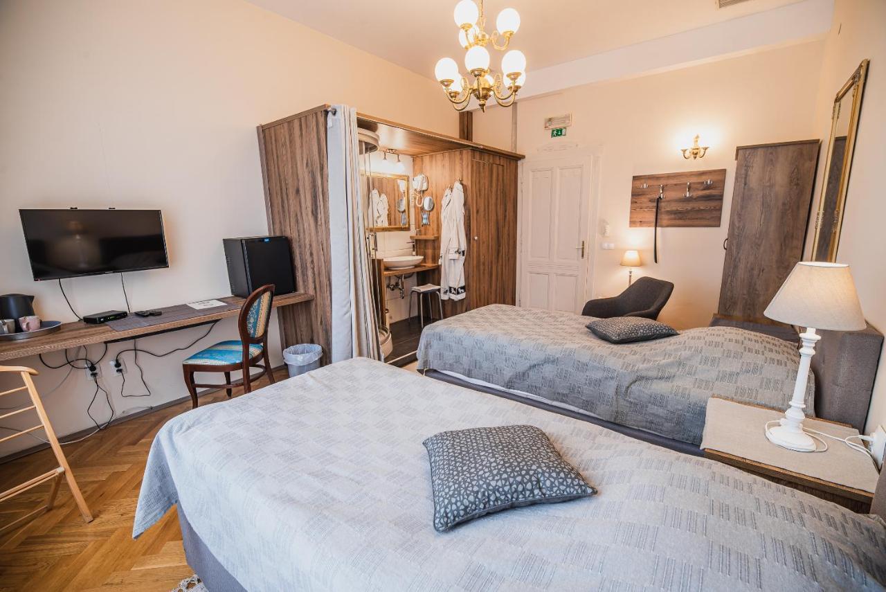 Guest House Veronika Kocevje Luaran gambar